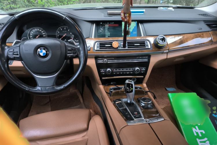 Used BMW 7 Series 2013 740Li Luxury Model Center Console