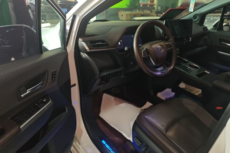 Used Toyota Sienna 2021 2.5L Hybrid Platinum Edition
