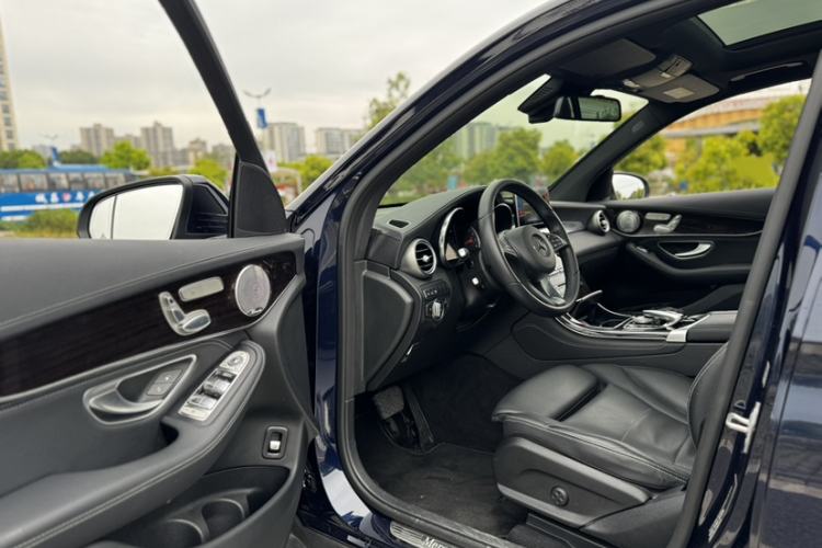 Used Mercedes-Benz GLC 2017 GLC 260 4MATIC Luxury Model