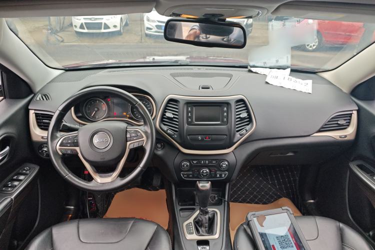 Used Jeep Cherokee 2016 2.4L Leading Edition

