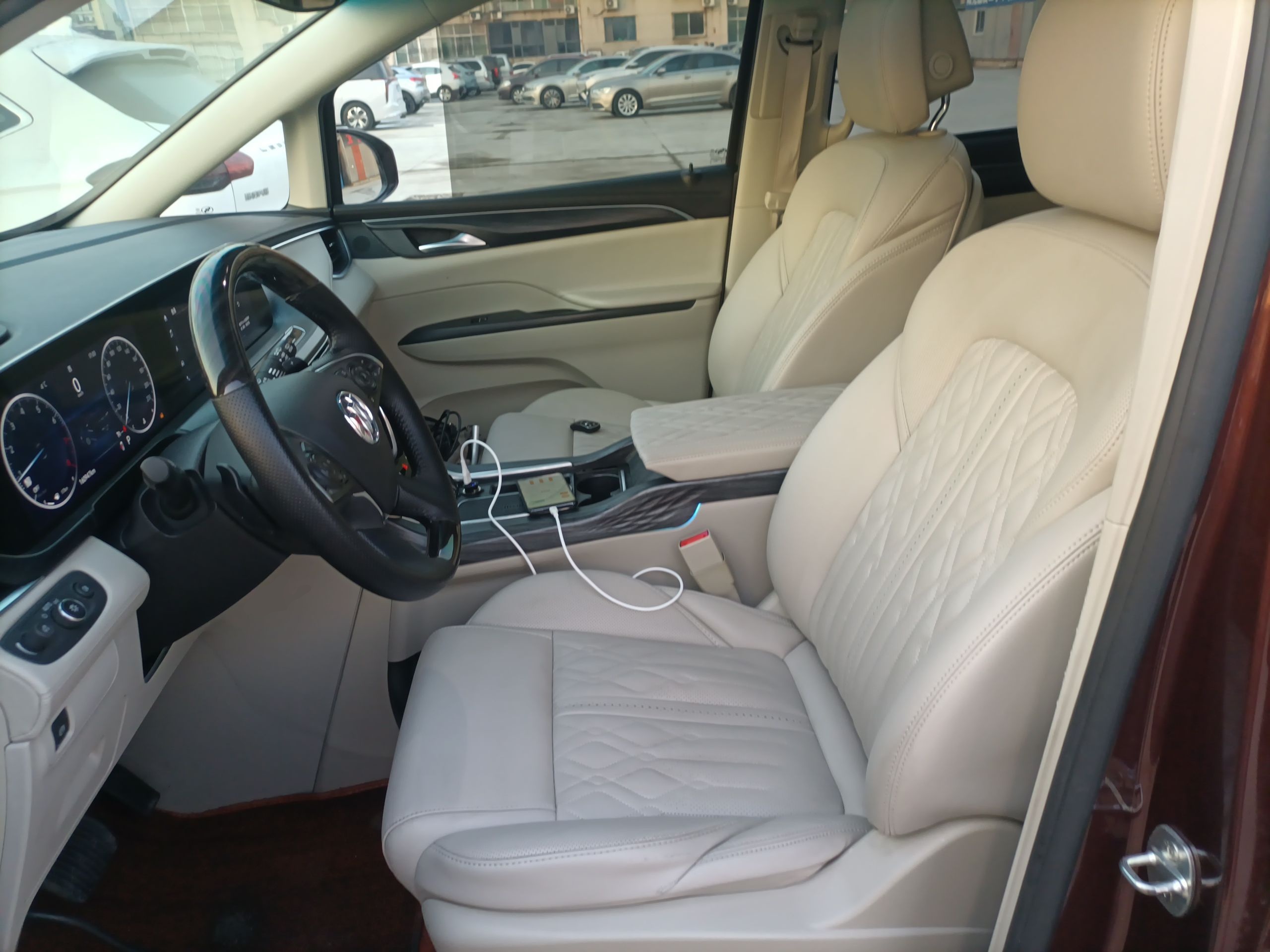 Переднее сиденье в автомобиле