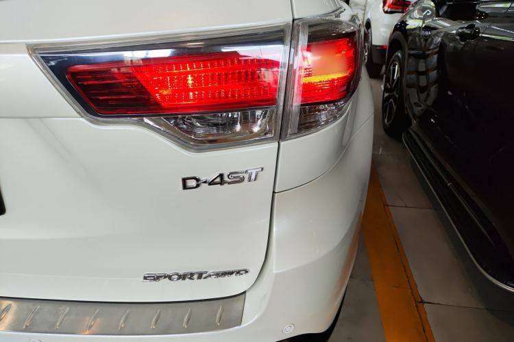 Used Toyota Highlander 2015 2.0T Four-Wheel Drive Luxury Edition 7-Seater Right Rear Taillight