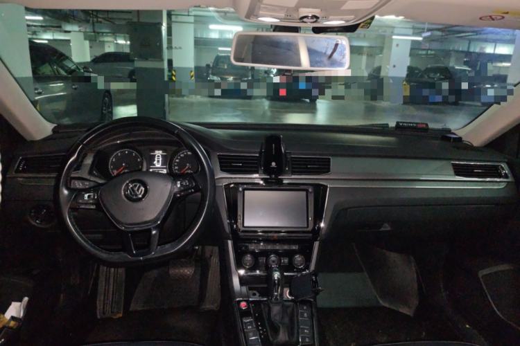 Used Volkswagen Passat 2017 280TSI DSG Luxury Edition Center Console