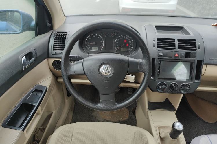 Used Volkswagen Polo 2009 Jingqu 1.4L Manual - Elegant Edition