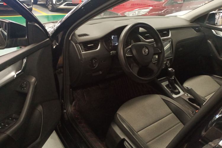 Used Skoda Octavia 2016 1.6L Automatic Chuanxing Edition Driver Seat