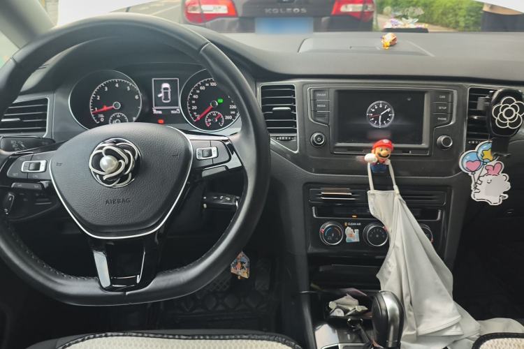 Used Volkswagen Golf Sportsvan 2016 180TSI Automatic Trend Model Center Console