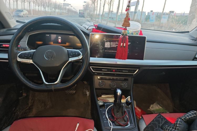 Used Volkswagen Lavida 2023 Revised Version 1.5L Automatic – Full-Option Edition Center Console