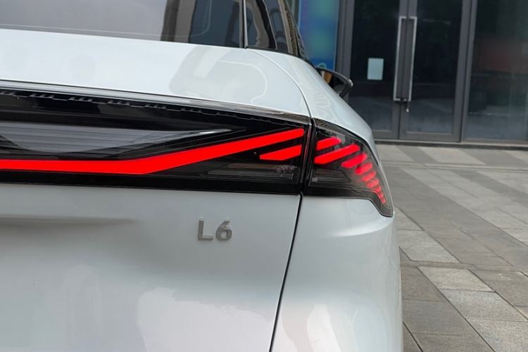 Used Geely Galaxy L6 2023 125km Starship