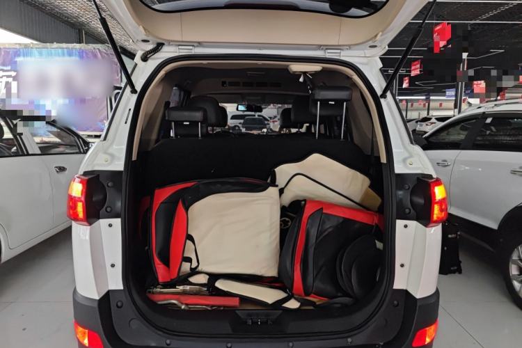 Used Dongfeng Fengon 370 2016 1.5L Manual Elite Home Edition 7-Seater Trunk