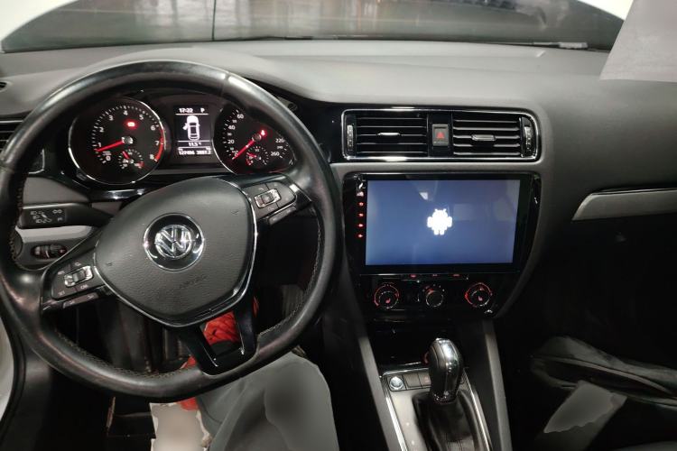 Used Volkswagen Sagitar 2017 180TSI Automatic Luxury Edition