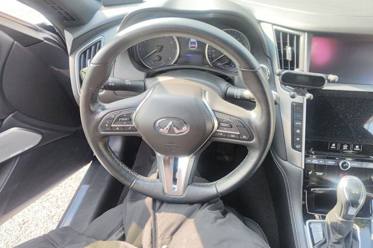 Used Infiniti Q60 2019 2.0T Luxury Edition
