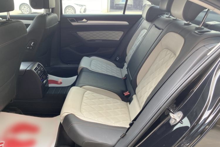 Used Volkswagen Magotan 2023 2 Million Units Limited Edition 330TSI DSG Leading Version Interior 4