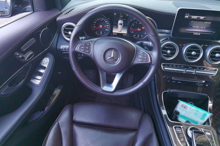 Used Mercedes-Benz GLC 2018 GLC 260 4MATIC Luxury Model Steering Wheel