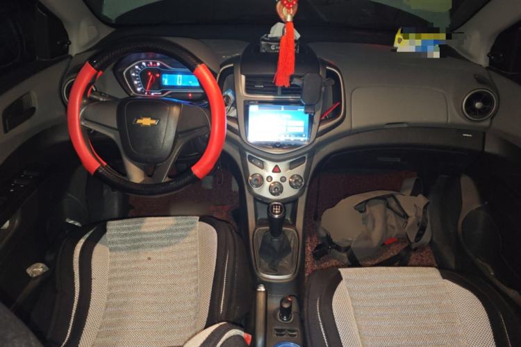 Used Chevrolet Aveo Sonic 2014 Sedan 1.4 SL MT Comfort Edition Center Console