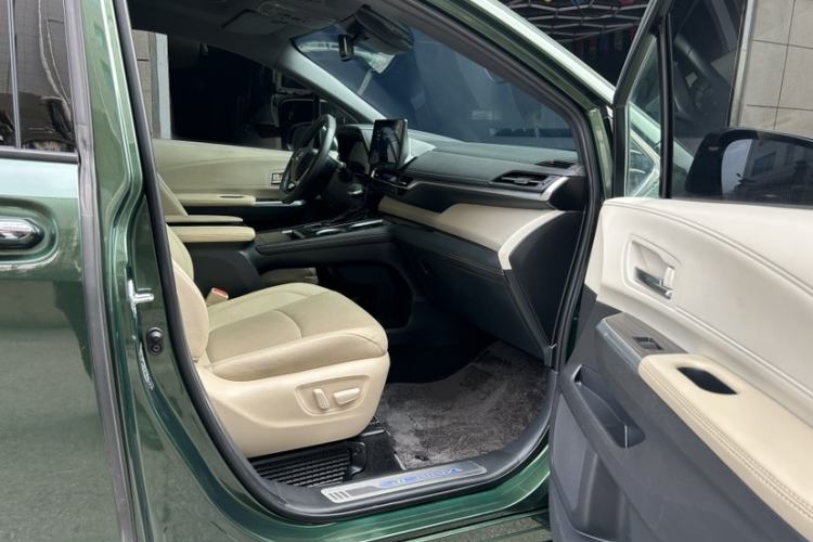 Used Toyota Sienna 2021 2.5L Hybrid Ultimate Edition