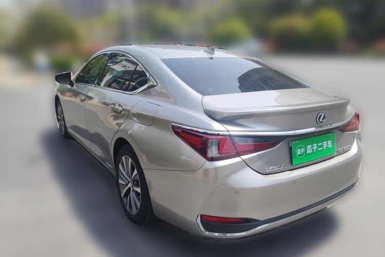 Used Lexus ES 2020 300h Premier Edition