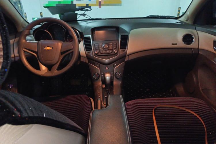 Used Chevrolet Cruze 2015 1.5L Classic SE AT Center Console