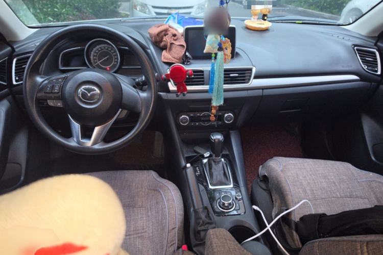 Used Mazda 3 Axela 2014 Sedan 1.5L Automatic Luxury Model Center Console