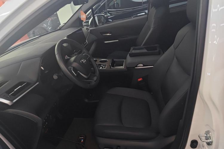 Used Toyota SIENNA 2024 2.5L Hybrid Luxury Edition