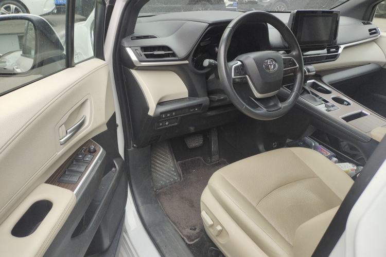 Used Toyota SIENNA 2023 2.5L Hybrid Luxury Edition Driver Seat