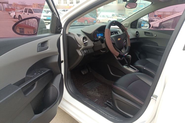 Used Chevrolet Aveo Sonic 2014 Sedan 1.4SL AT Stylish Sunroof Edition