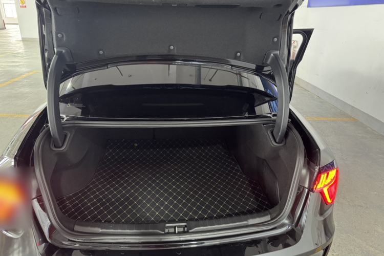 Used Lynk & Co 03 2022 2.0TD DCT JingPro Trunk