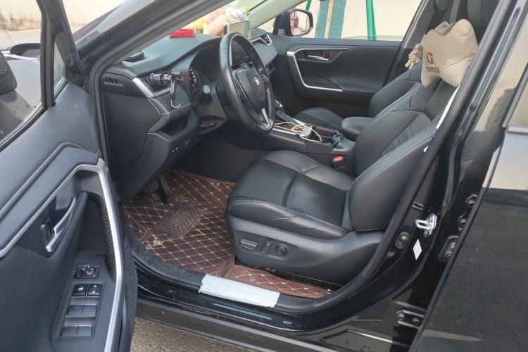 Used Toyota Wildlander 2021 2.0L CVT Two-Wheel Drive Luxury Edition Driver Seat