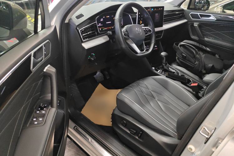 Used Volkswagen Tiguan L 2023 330TSI Automatic Two-Wheel Drive Smart Edition
