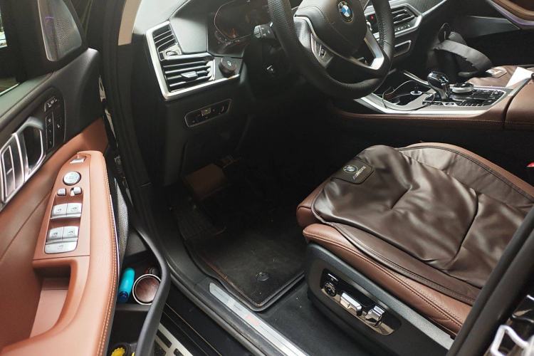 Used BMW X7 2022 xDrive40i Luxury Package with Leading Features
