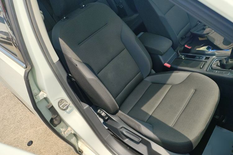 Used Volkswagen Golf 2017 230TSI Automatic Comfort Edition – Celebrating Milestone of One Million Units Right Front Seat