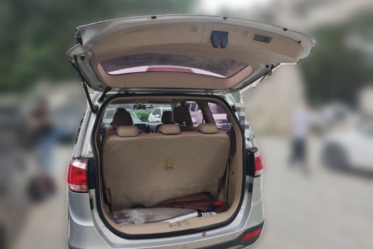 Used Baojun 730 2014 1.5L manual Comfort ESP version 7 seats Trunk