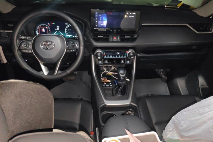 Used Toyota RAV4 2023 2.0L CVT Two-Wheel Drive Fashion Plus Edition Center Console