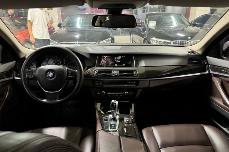 Used BMW 5 Series 2014 525Li Luxury Design Package Interior 6