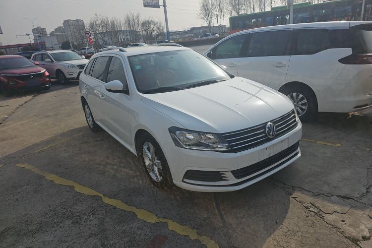 Used Volkswagen Gran Lavida 2017 1.6L Automatic Fashion Edition Front Right 45 Deg