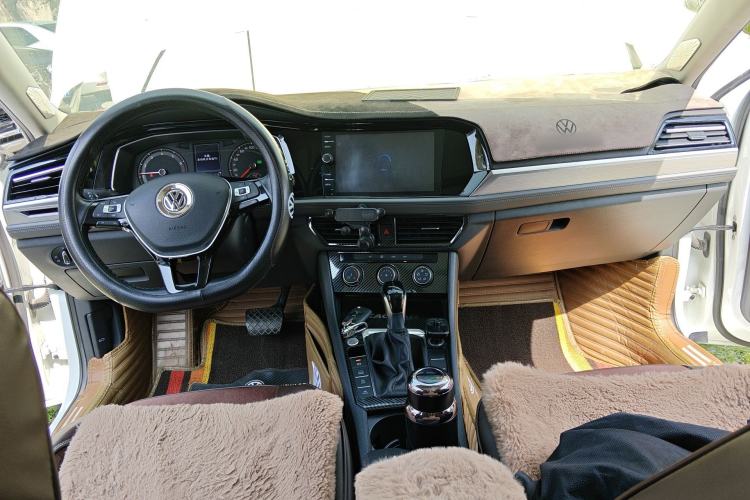 Used Volkswagen Sagitar 2019 200TSI DSG Comfort Version China VI Standard Center Console