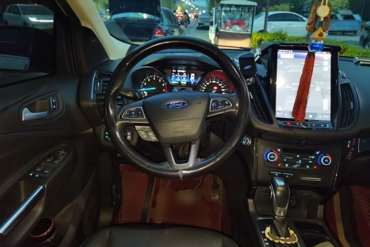 Used Ford Kuga 2019 EcoBoost 180 Two-Wheel-Drive Titanium Plus Model China VI Standard Steering Wheel