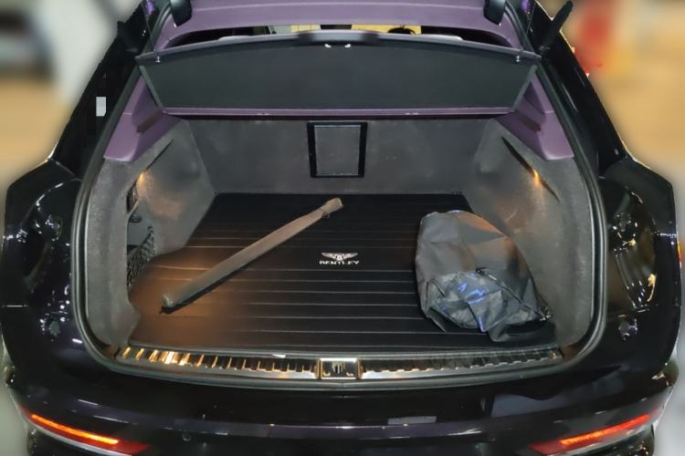 Used Bentley Bentayga 2024 4.0T V8 Long-Wheelbase Version Trunk