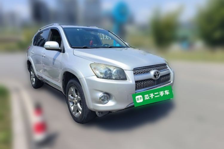 Used Toyota RAV4 2012 Luxurious 2.4L Automatic 4x4 with Stylish Features