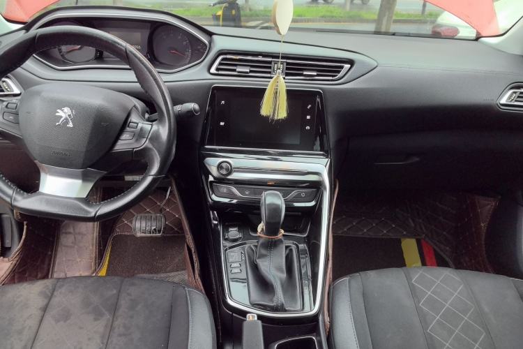 Used Peugeot 308 2016 230THP Automatic Luxury Edition Center Console