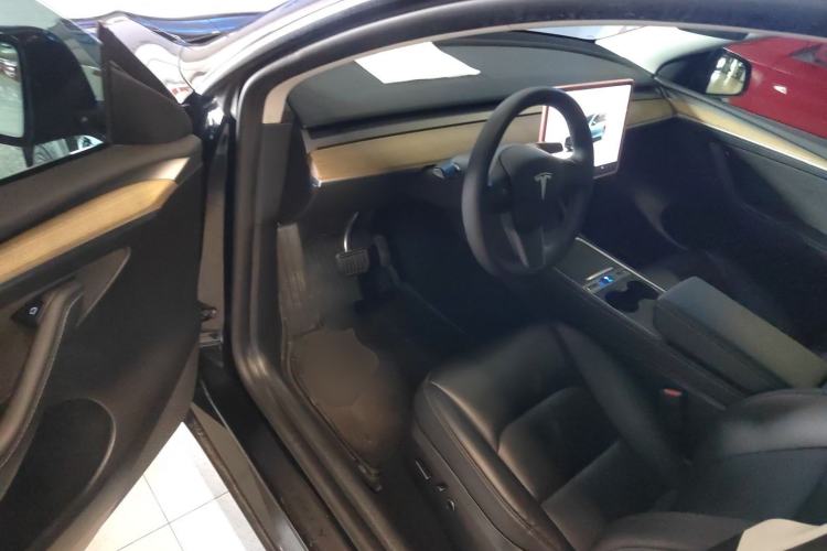Used Tesla Model Y 2023 Long-Range All-Wheel-Drive Version Driver Seat