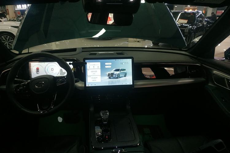 Used GAC Trumpchi ES9 2024 PHEV with 143 km Max Center Console