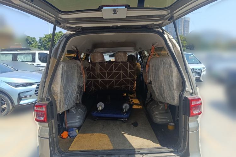 Used FORTHING Lingzhi 2022 M5L 1.6L Utility Model 7 Seats Trunk