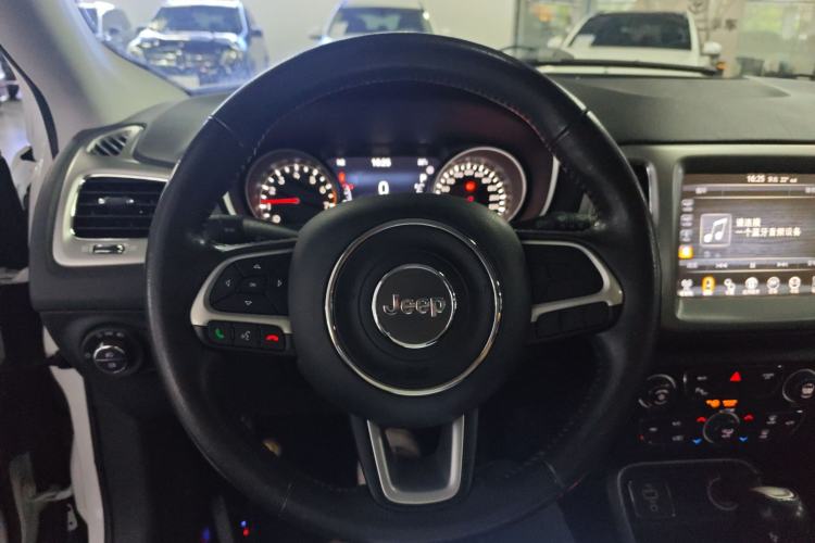 Used Jeep Compass 2017 200T Automatic Family Edition Steering Wheel