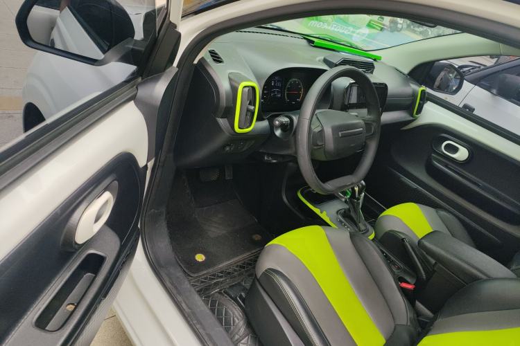 Used Roewe Clever 2021 302 km New Four-Seater Super-Efficient Version Driver Seat