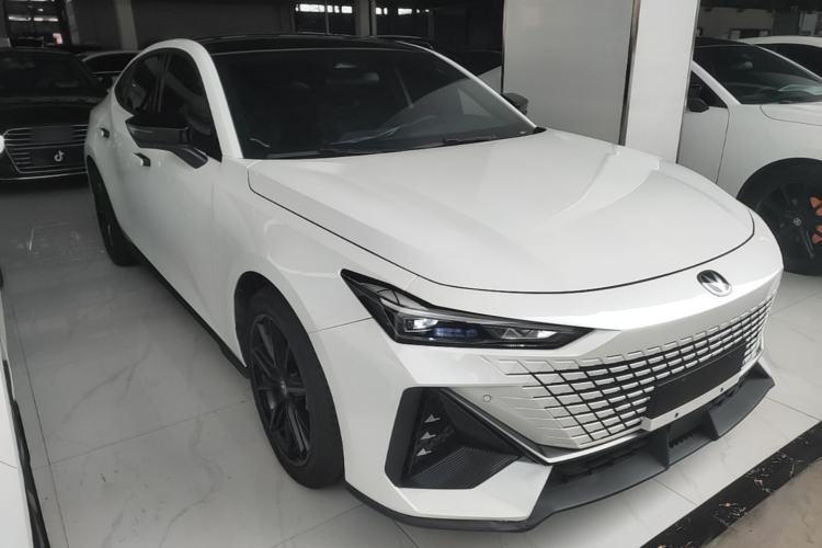 Used CHANGAN UNI-V 2025 1.5T 500Bar High-Energy Version
