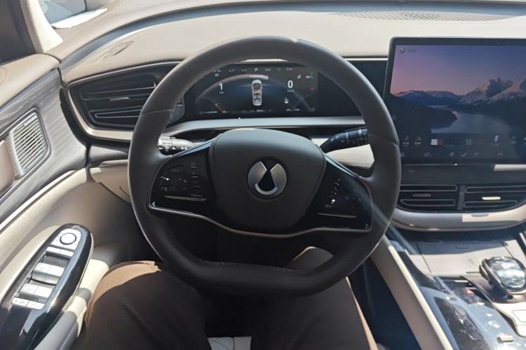 Used Denza D9 2022 DM-i 970 Four-Wheel Drive Flagship Model Steering Wheel