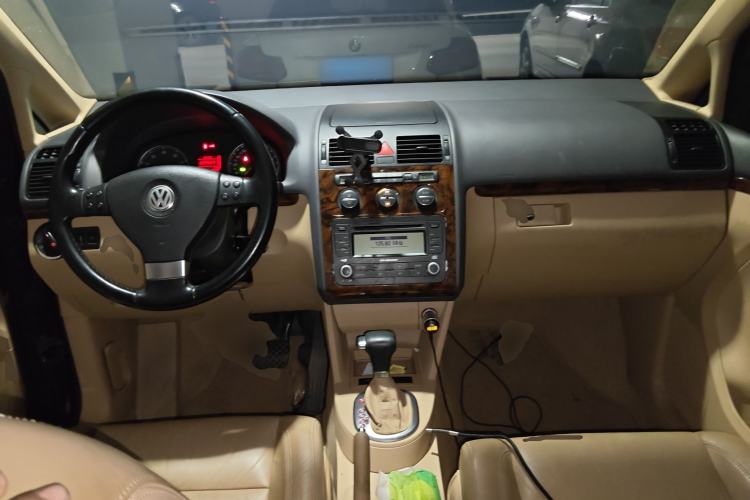 Used Volkswagen Touran 2008 1.8T ZhiZun Edition Automatic 5-Seater Center Console