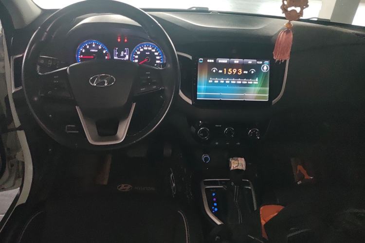 Used Hyundai ix25 2017 1.6L Automatic Smart Version Center Console