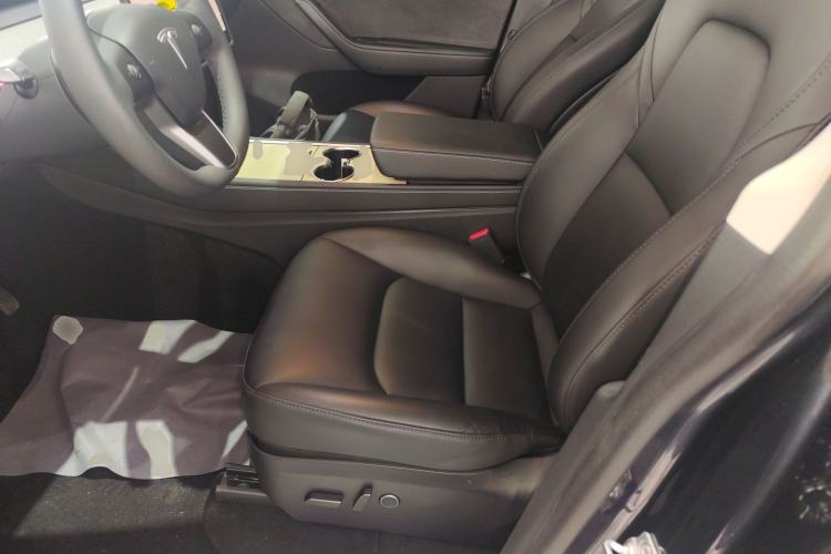 Used Tesla Model Y 2024 Long-Range All-Wheel-Drive Version Left Front Seat