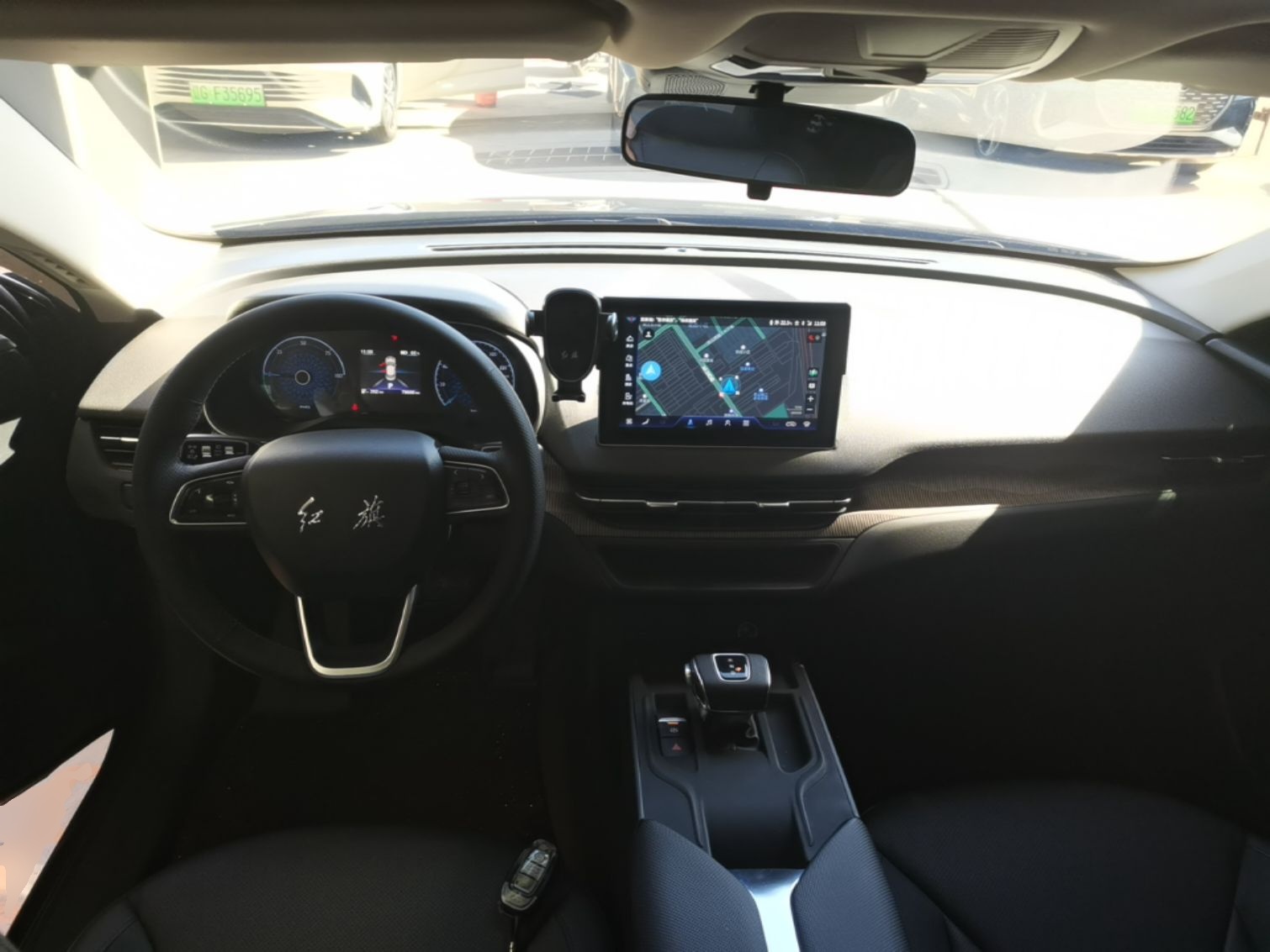 Hongqi E-QM5 2022 431 km Charge & Enjoy Edition — снимка 12